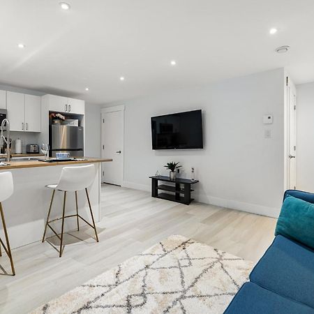 Beautiful 1 Bedroom Apartment - Private Entrance Moncton Exterior foto