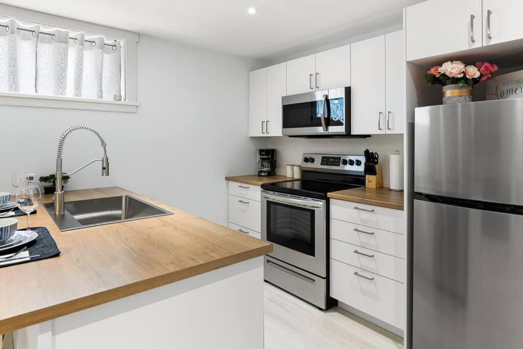 Beautiful 1 Bedroom Apartment - Private Entrance Moncton Exterior foto